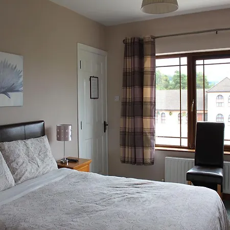 Avelow House 3*