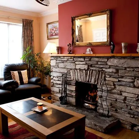 Avelow House Bed & Breakfast
