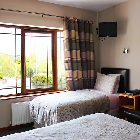 Avelow House 3*