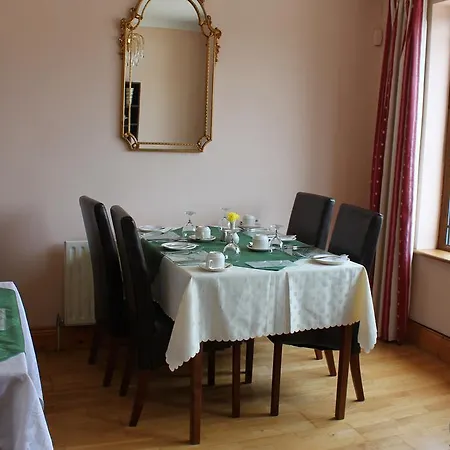Avelow House 3*